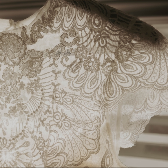 Melissa Sweet Elegant Ivory Lace Wedding Dress - Picture 3 of 9